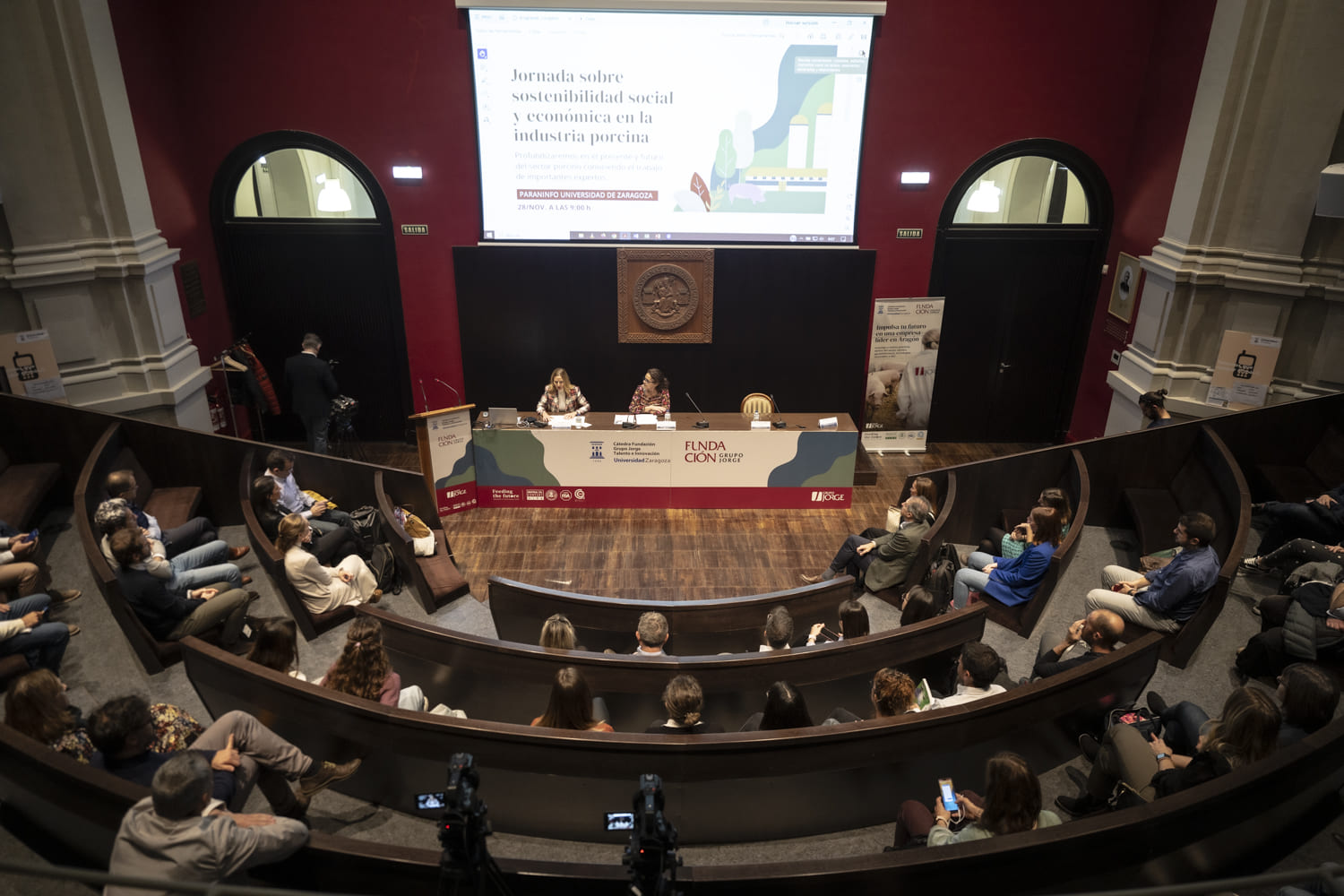 Encuentro en la Universidad de Zaragoza para profundizar en la sostenibilidad socioeconómica en la industria porcina